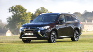 2017 Mitsubishi Outlander Plug-In Hybrid EV (UK-Spec)