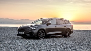 2019 Ford Focus ST Wagon (Euro-Spec; Color: Magnetic) - Front Three-Quarter