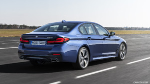 2021 BMW 530e xDrive Plug-In Hybrid - Rear Three-Quarter ...