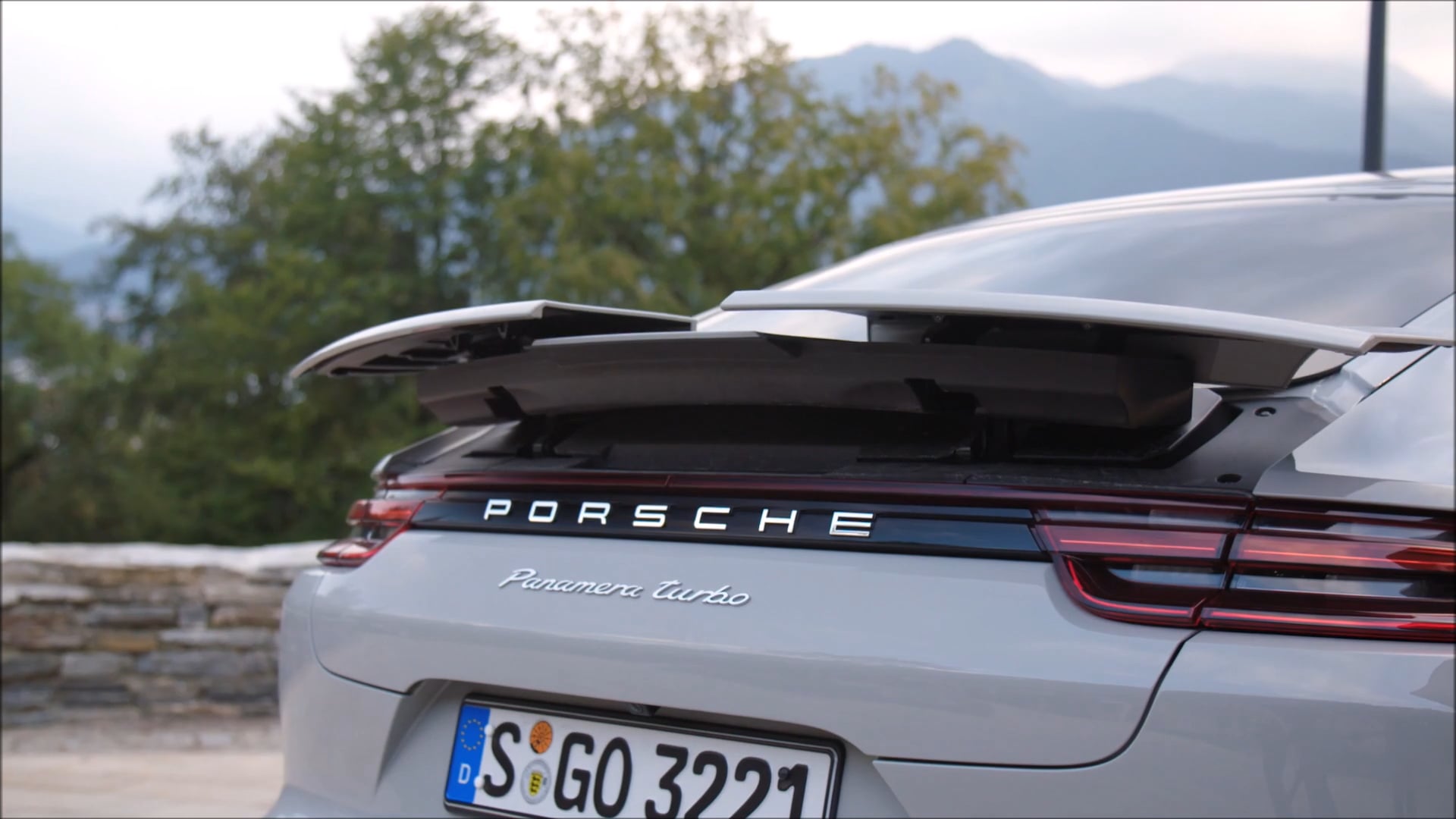 Exterior: 2017 Porsche Panamera Turbo