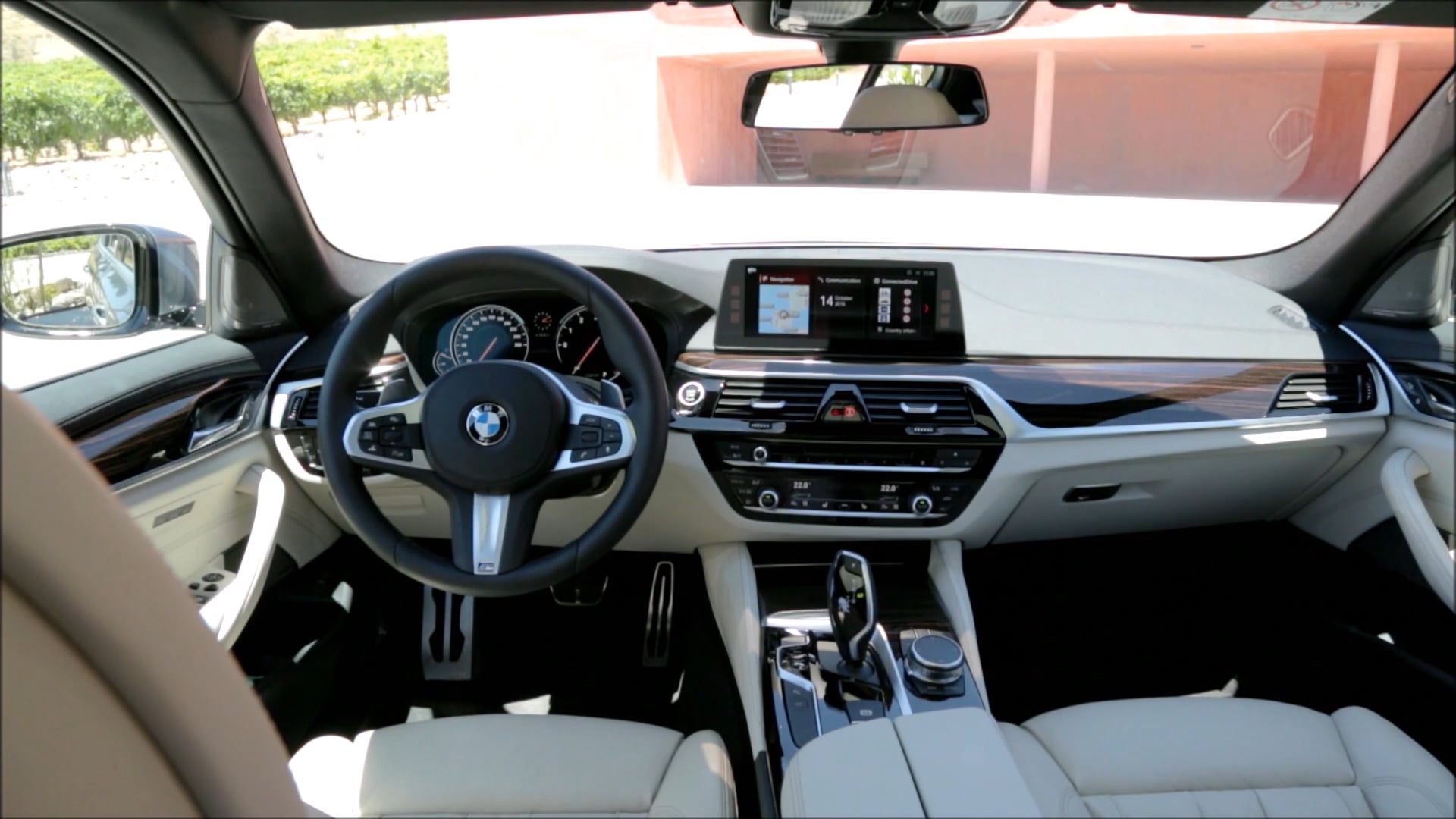 Interior: 2017 BMW 5-Series