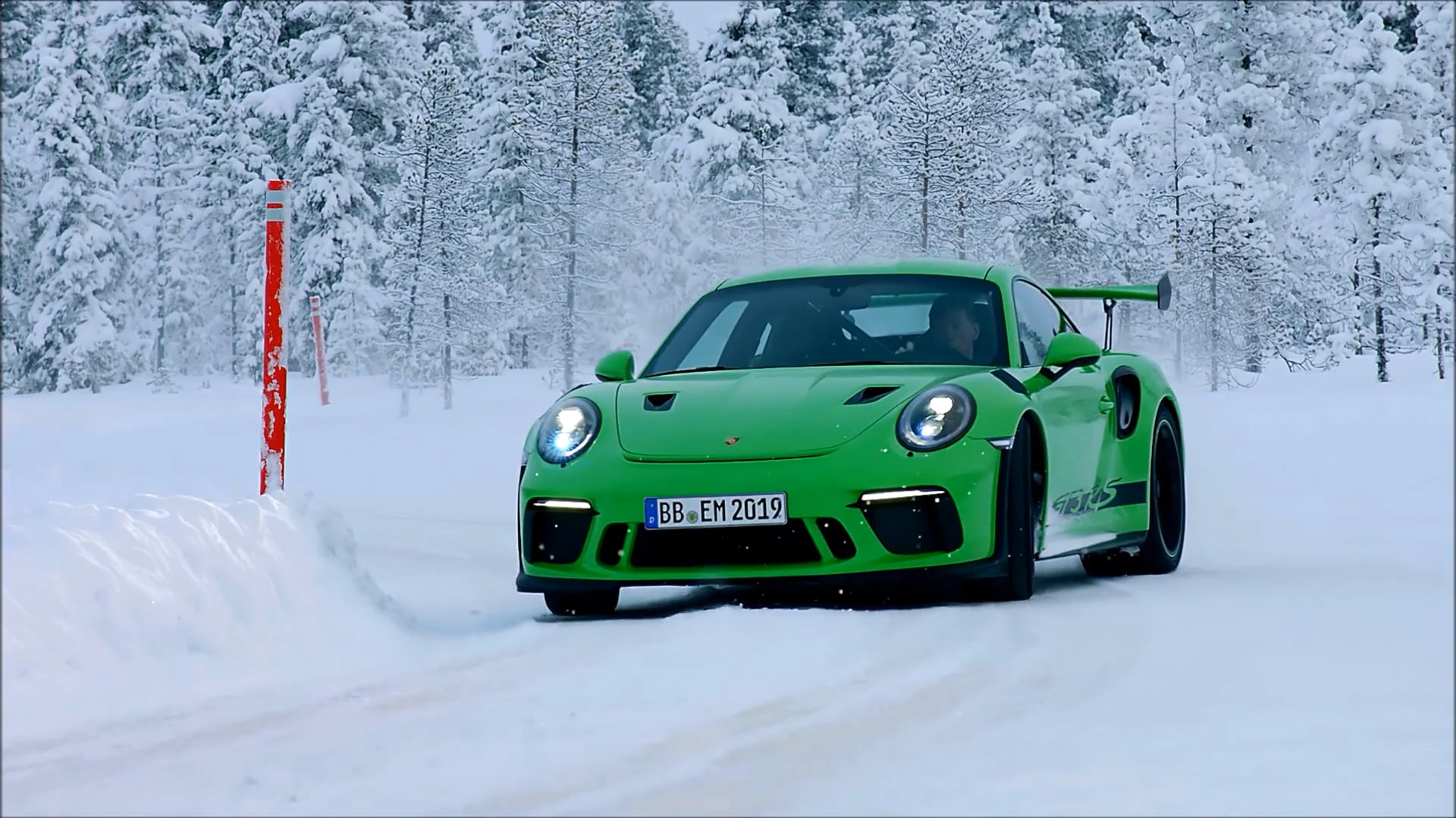Driving In Snow: 2019 Porsche 911 GT3 RS