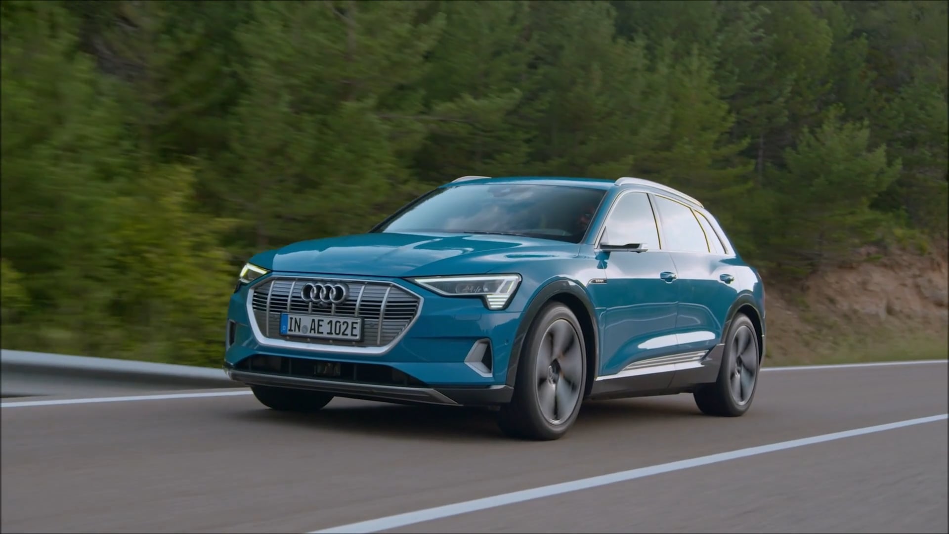 Overview: 2019 Audi e-tron SUV
